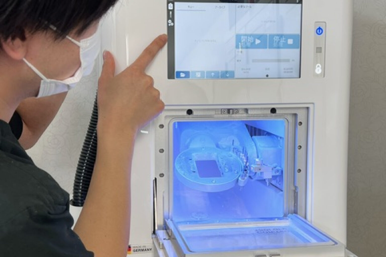 一箕歯科医院の院内技工所で使用している歯科技工機器